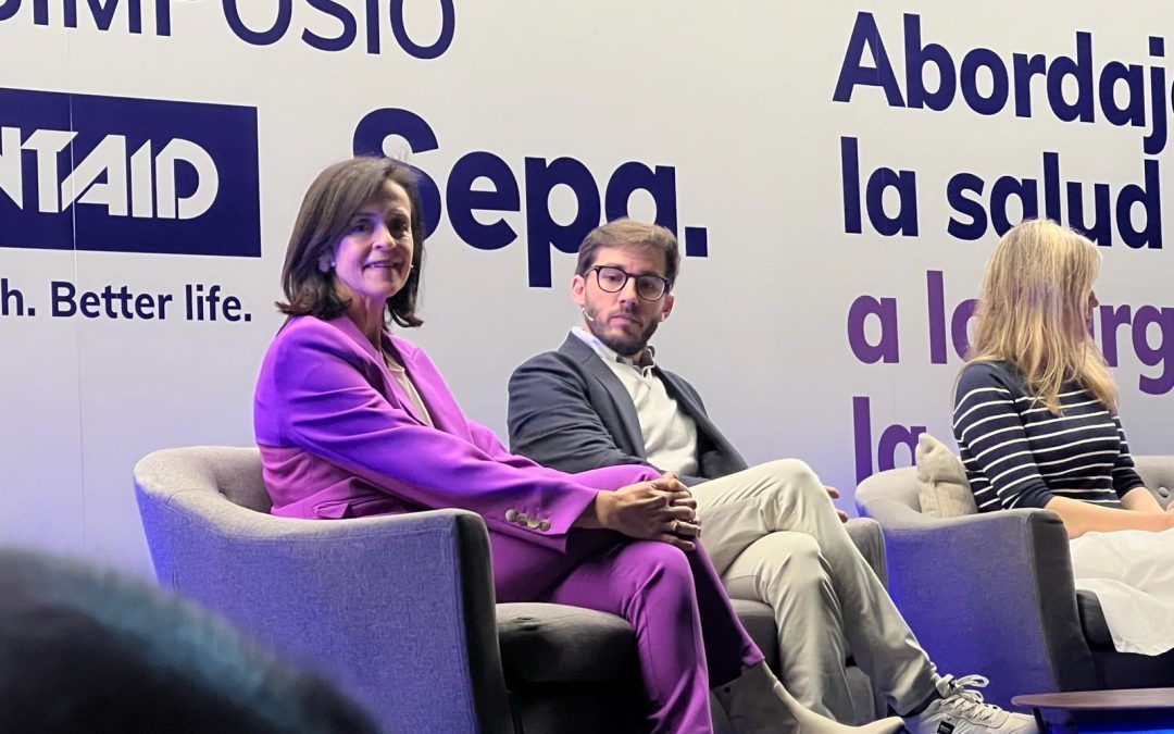 Cristina Navarro participa en el Vll Simposio DENTAID-SEPA